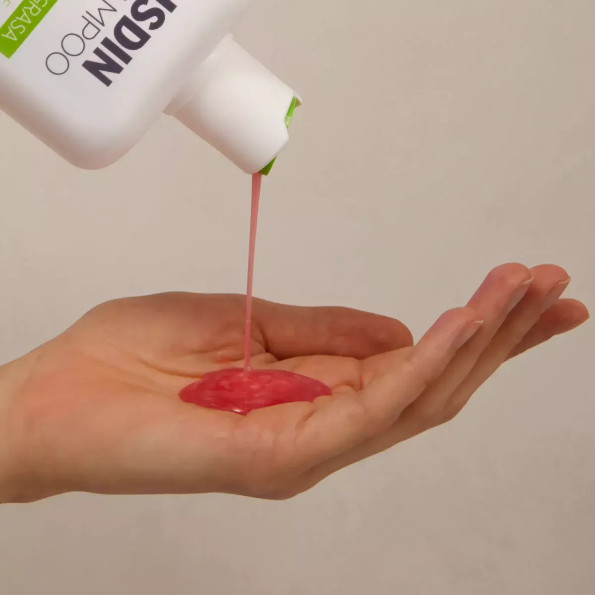 Nutradeica® Oily Anti-Dandruff Shampoo - Image 2